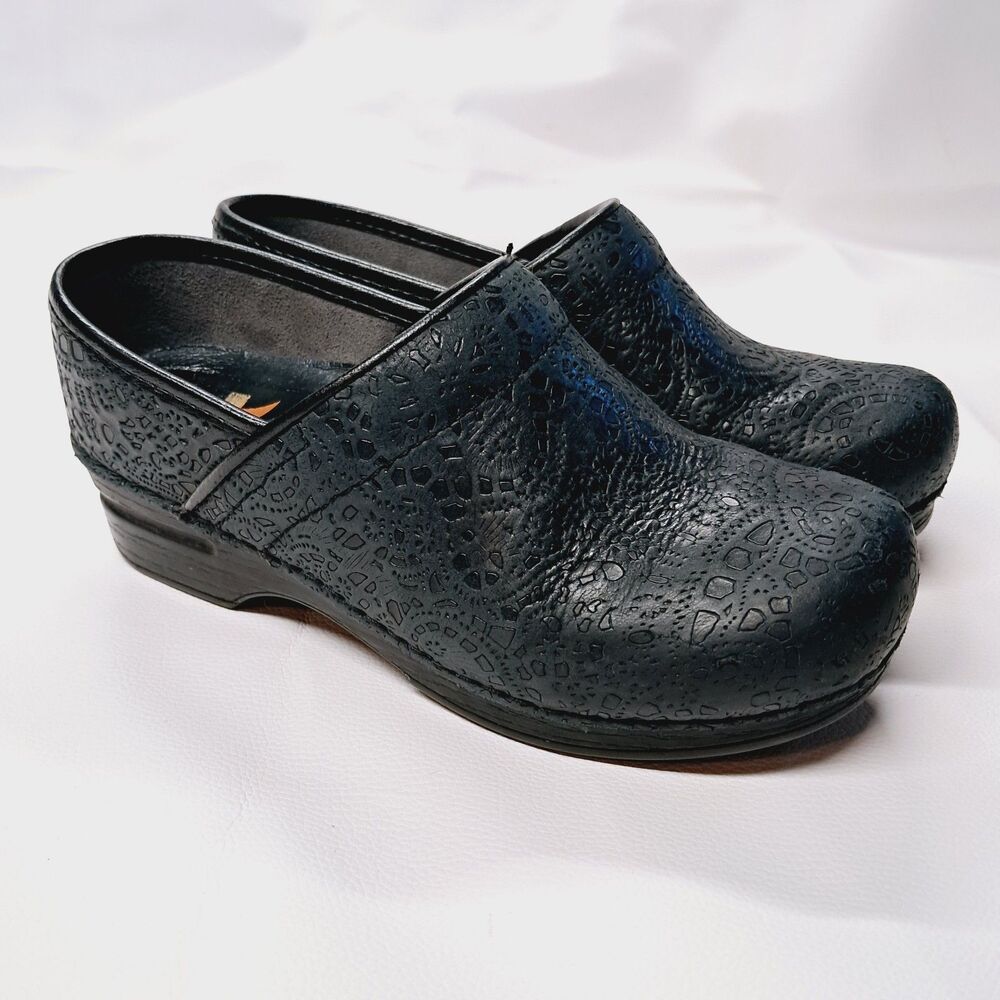 Dansko XP Clogs Professional Nurse Black Embossed Leather EU 37 / Women’s Size 6